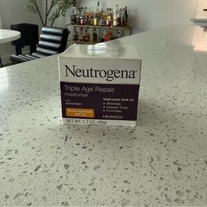 Neutrogena Triple Age Repair Broad Spectrum SPF 25